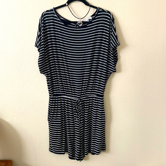 ROMPER WITH KEYHOLE BACK DRAWSTRING WAIST & POCKETS - Picture 1 of 7